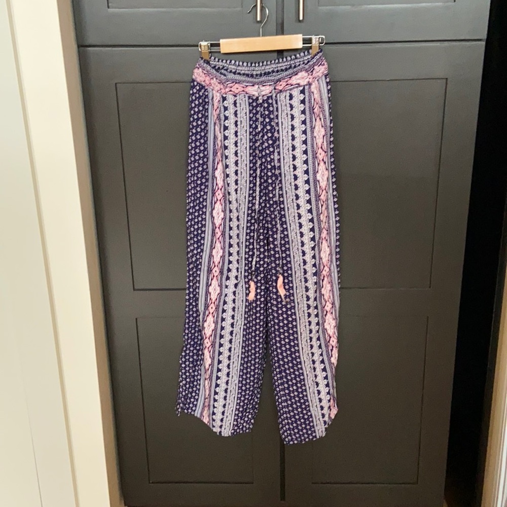 Fun boho pants with pink tassel detail